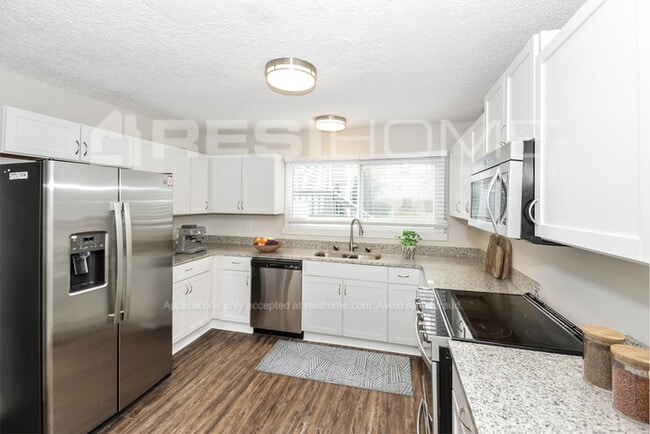 Photo - 422 Raintree Dr