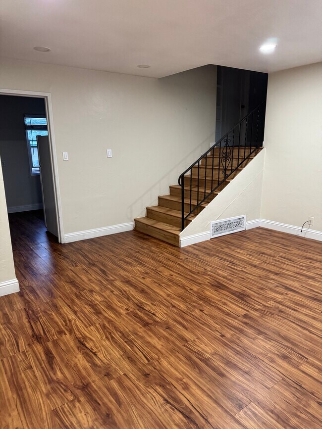 Living Room/Entry way view
