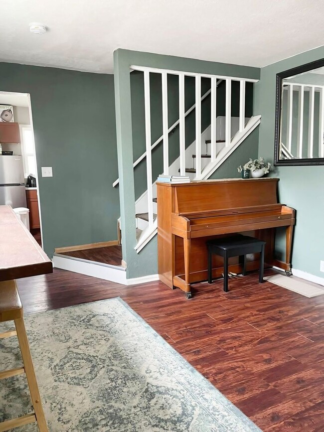 Photo - Charming & Cozy 3BR Retreat with Modern Touches in Quiet Des Moines Neighborhood