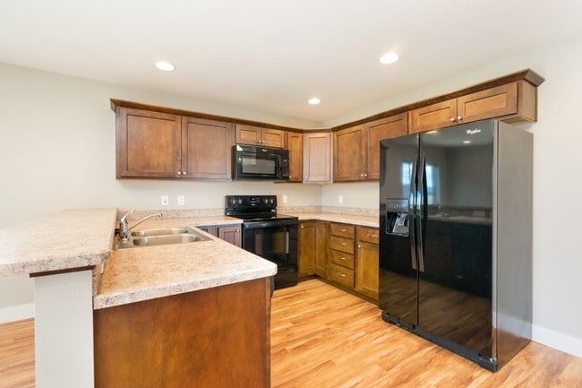 Photo - 4 Bedroom Townhome in River Pointe Subdivison