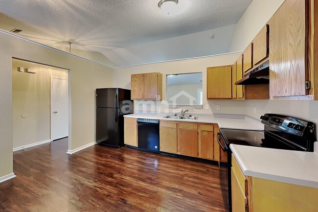 Photo - 2265 Lakecrest Dr
