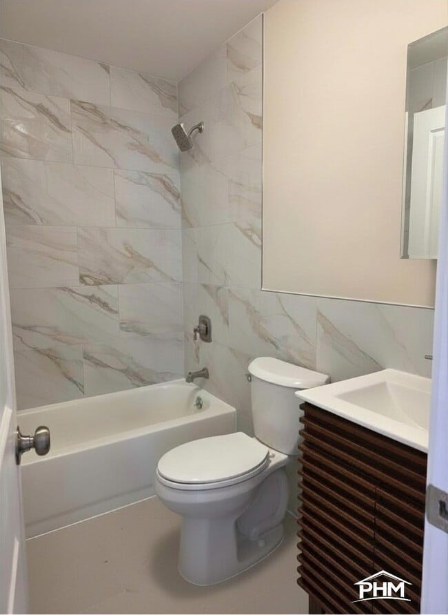 Photo - 673 Ashford St Unit 2