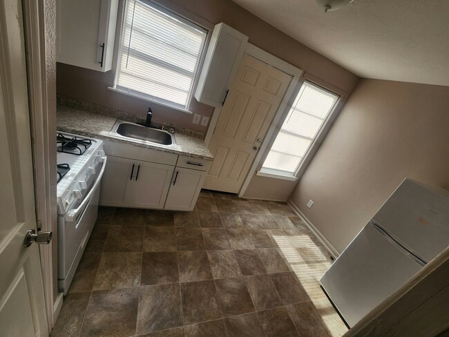 Photo - 1250 Estelle St