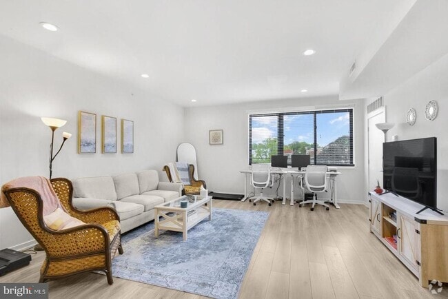 Building Photo - 385 Martin St Unit 3 Rental