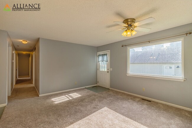 Photo - Spacious Rooms & Close to Downtown