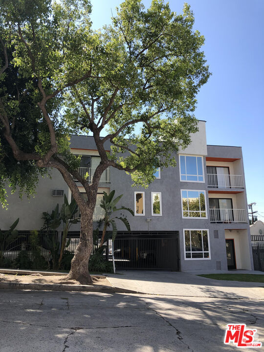 Building Photo - 957 S St Andrews Pl Rental