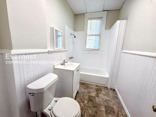 Photo - 921 53rd St N