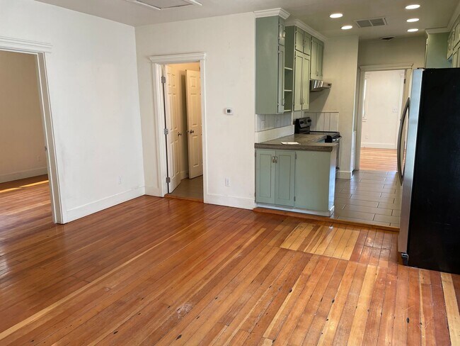 Photo - 325 N Jefferson St Unit 325 N Jefferson St. - #1