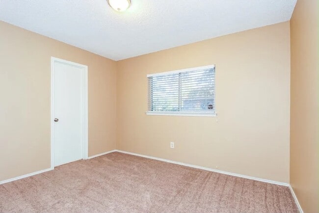 4969 Briar Oaks Ln