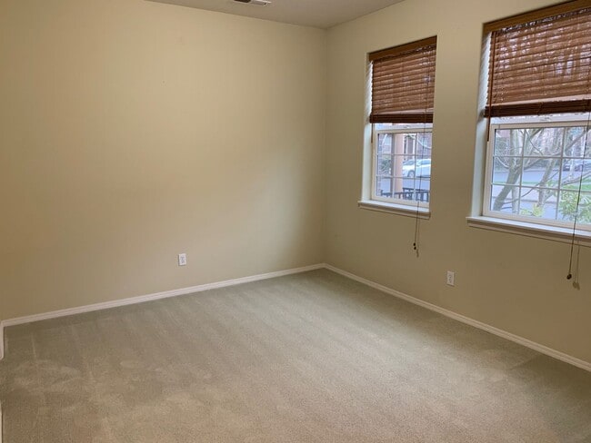 Photo - 6031 NE Maidstone St