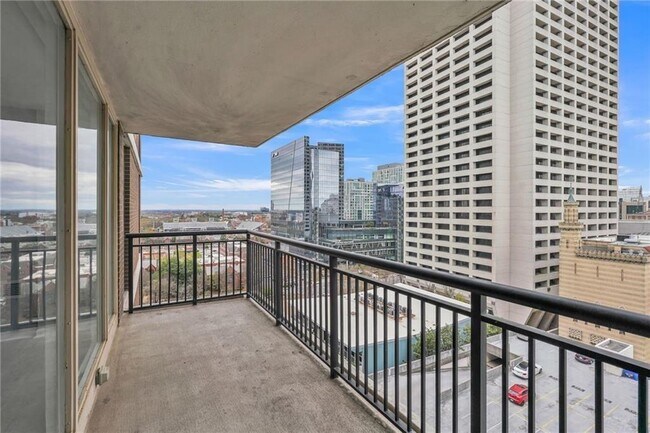 Building Photo - 620 Peachtree St NE Unit 1413