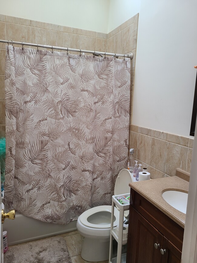 Photo - 372 Litchfield Ave Unidad Apartment share