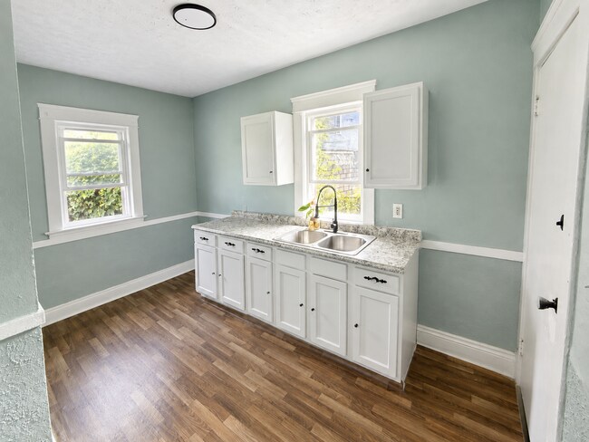 Photo - 10628 Greenlawn Ave