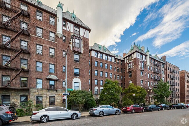 77-16 Austin St - Valeria Arms