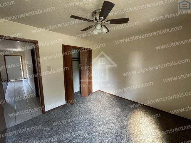 Photo - 1912 SW D Ave