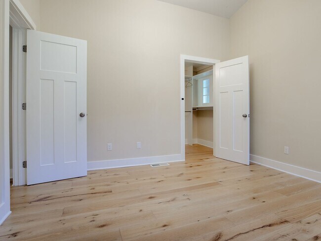 Photo - Beautiful 3br/2bth - Available in early January