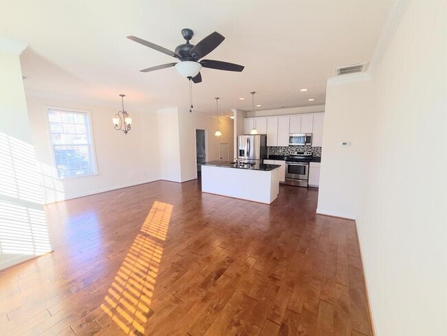 Photo - 1136 Winsford Ln