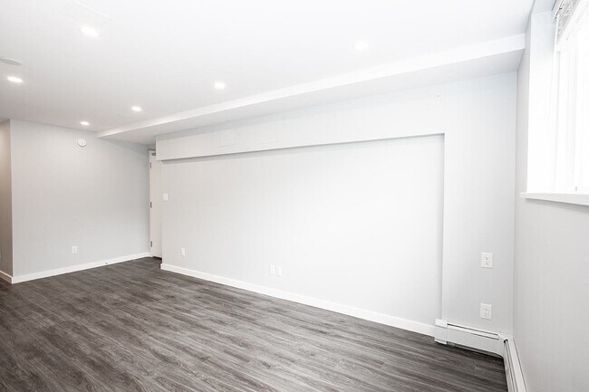 Living Room - 585 Corydon Apartment