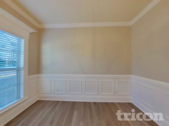 Photo - 300 Dutch Fls Cv