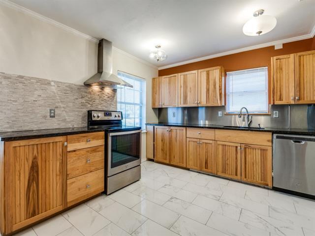 Photo - 3116 Falkland Rd