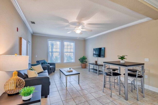 Building Photo - Lyons Corner