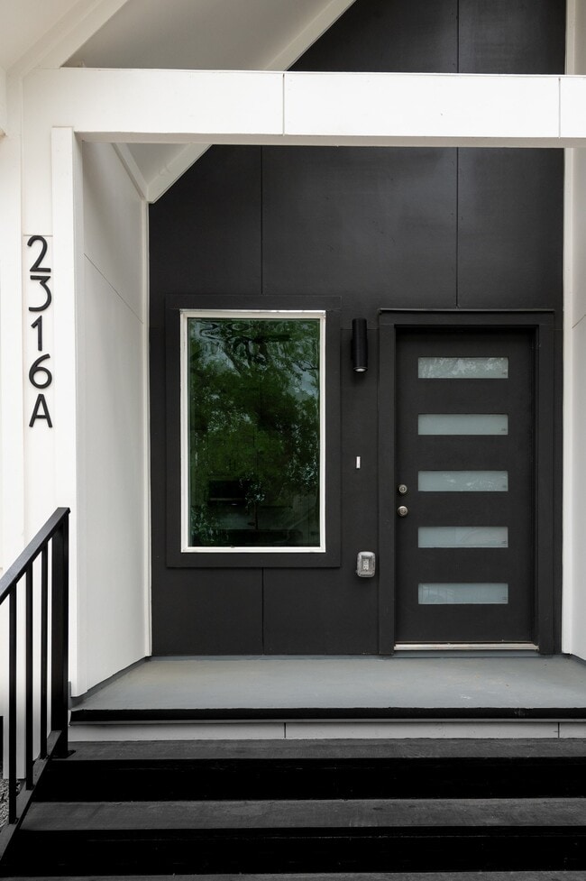 Photo - 2316 McKee St