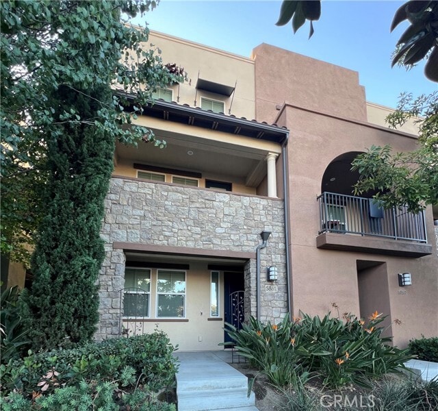 Building Photo - 5861 Rostrata Ave