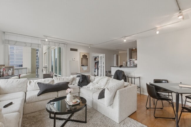 Photo - 345 N La Salle Dr Unidad 3202