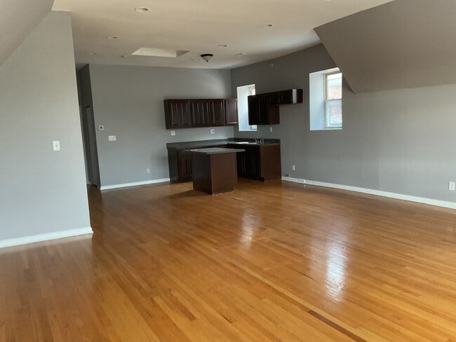 Photo - 3740 S Michigan Ave Unit 3