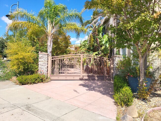 3891 Danbury Way