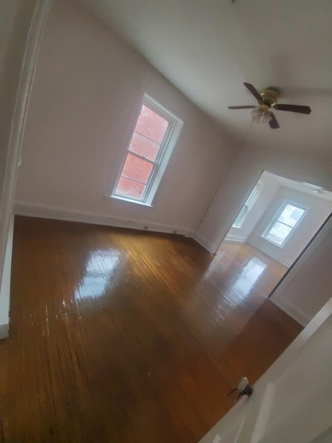 Building Photo - 25 S Locust St Unit 1