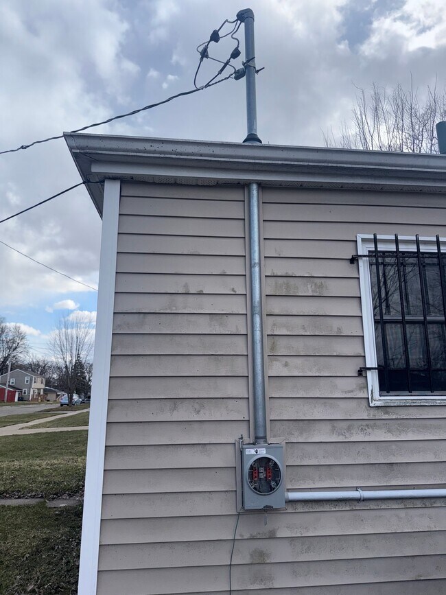 Photo - 3221 Burgess St