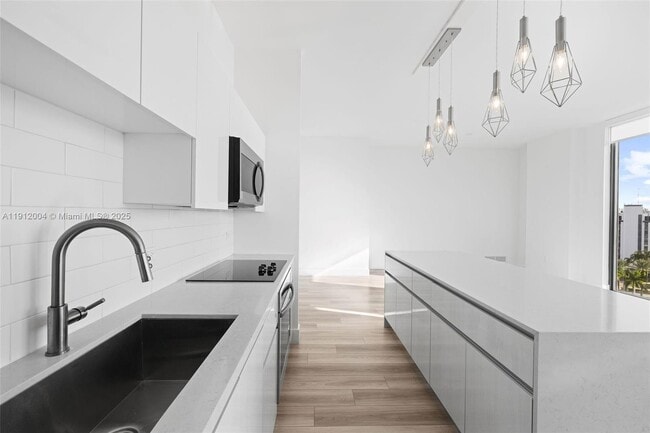 Photo - 101 Diplomat Pkwy Apartment Unit 911