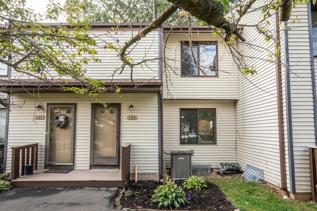 Building Photo - 123 Cottonwood Rd Unit 123