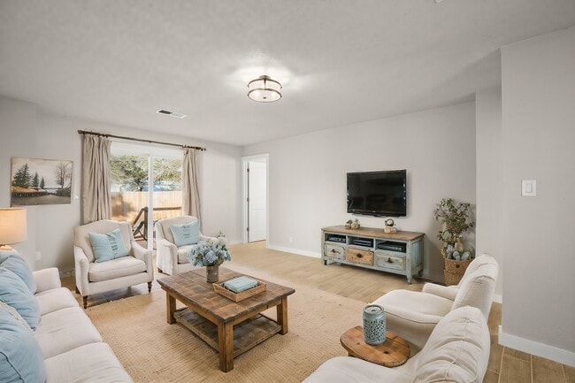 Photo - 402 Twin Elm Dr