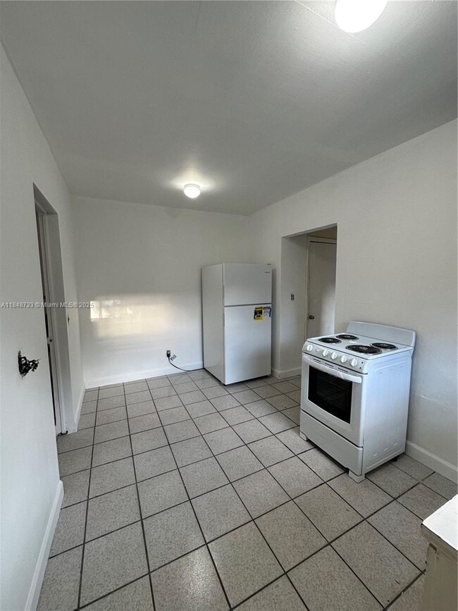 Building Photo - 1436 NW 39th St Rental