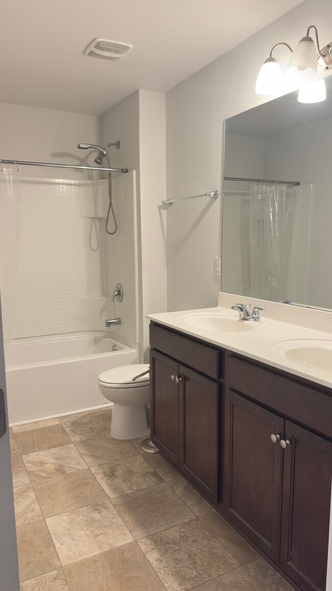 Photo - 809 Foxdale Dr