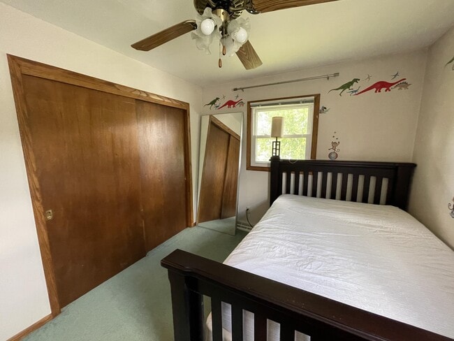 Photo - 1708 Howlett Ln