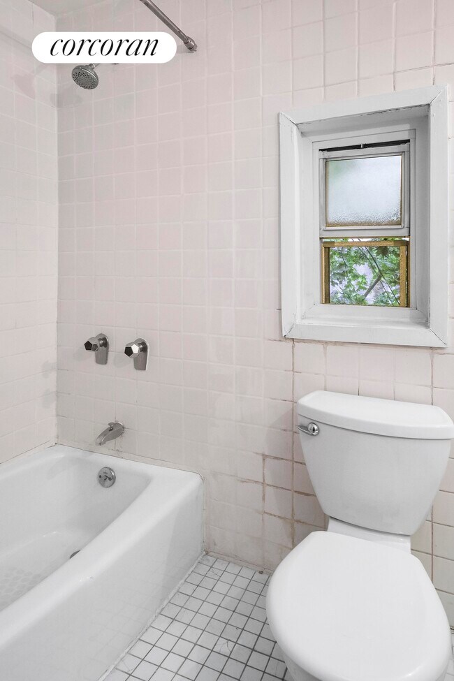 Photo - 305 W 90th St