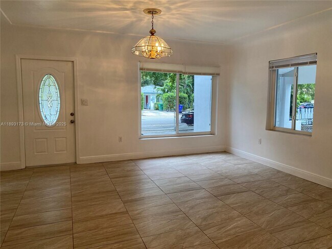 Photo - 251 NW 41st St