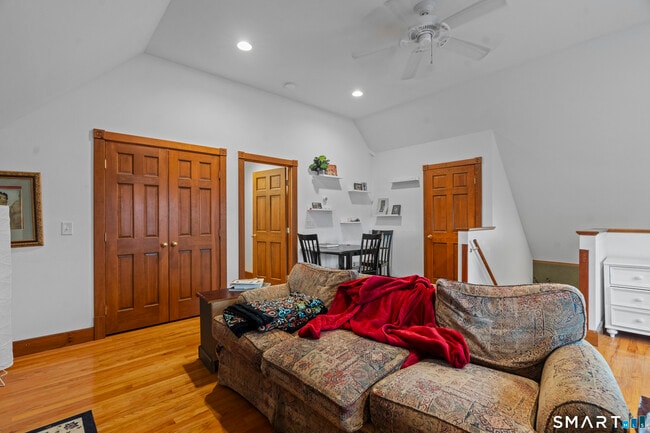 Photo - 136 Edwards St Unit 3rd fl