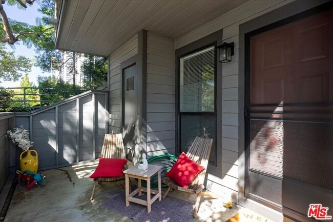 Photo - 279 E Glenarm St Unidad 1