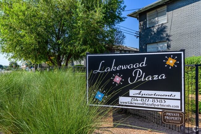 Building Photo - Lakewood Plaza