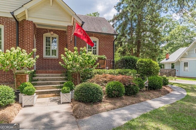 Photo - 1878 Cambridge Ave