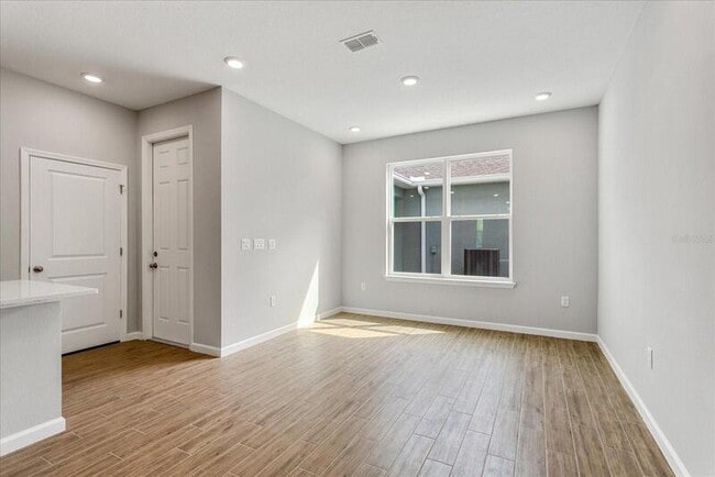 Photo - 637 Bayhawk St