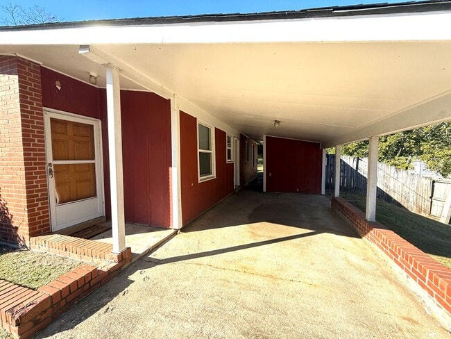 Photo - ** 3 bed 1 bath located in Forest Hills ** Call 334-366-9198 to schedule a self showing