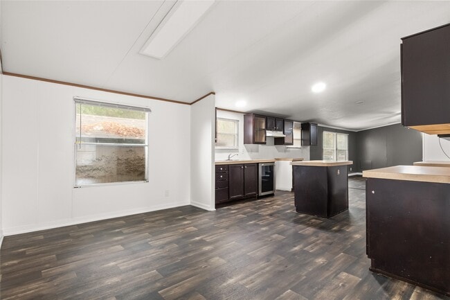 Building Photo - 811 De Lorean Ct