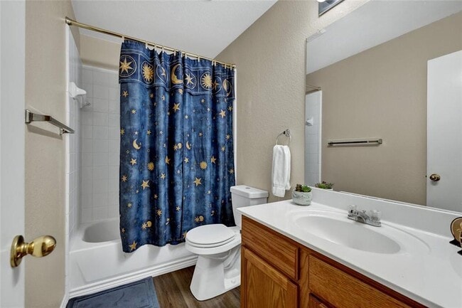 1124 Lago Vista St