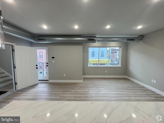 Building Photo - 646 W Huntingdon St Unit 2 Rental