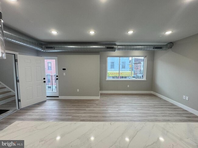Building Photo - 646 W Huntingdon St Unit 2 Rental